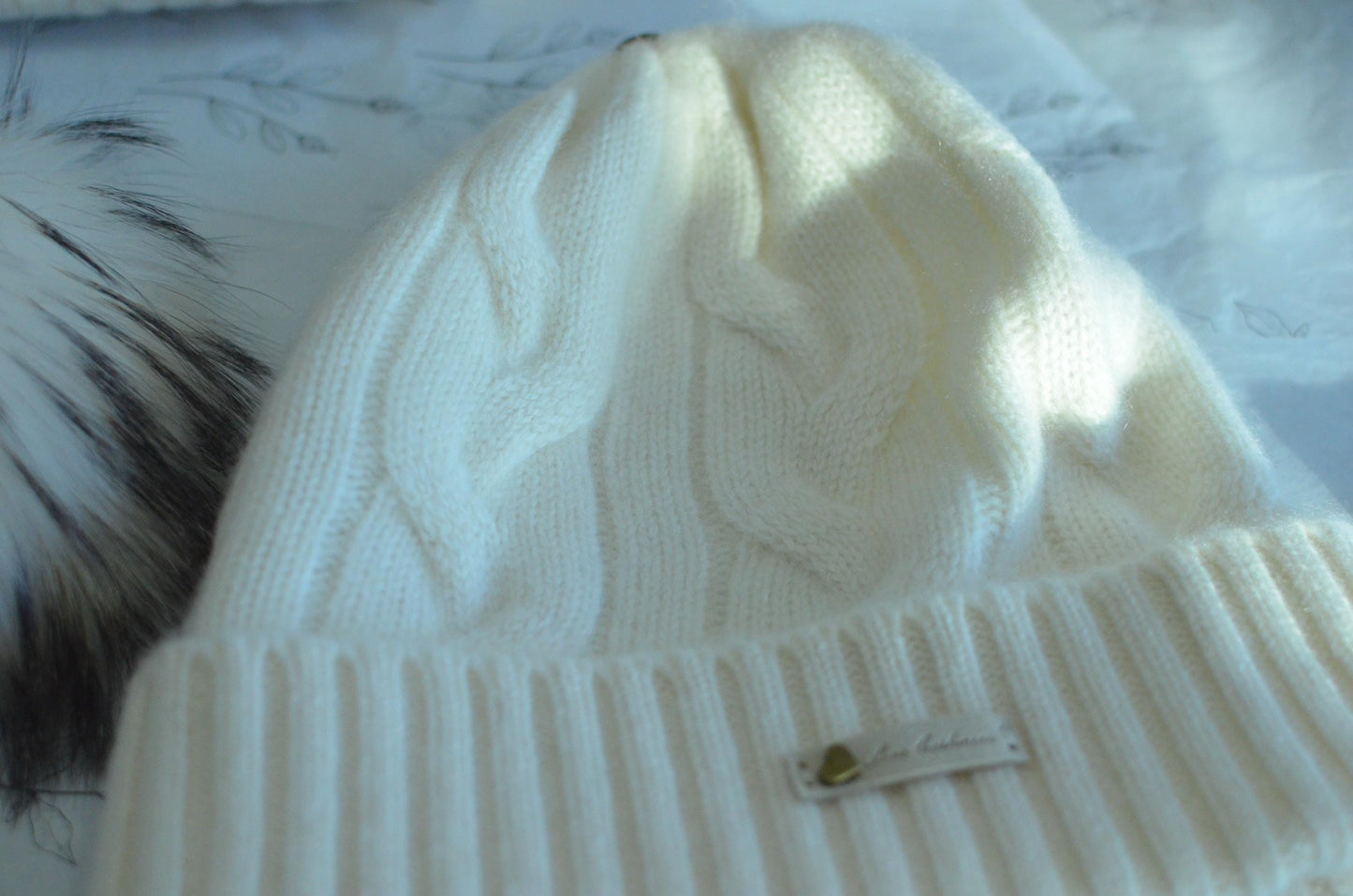 100% Cashmere cable knit Beanies with Faux Fur Pom-Poms white with gift box