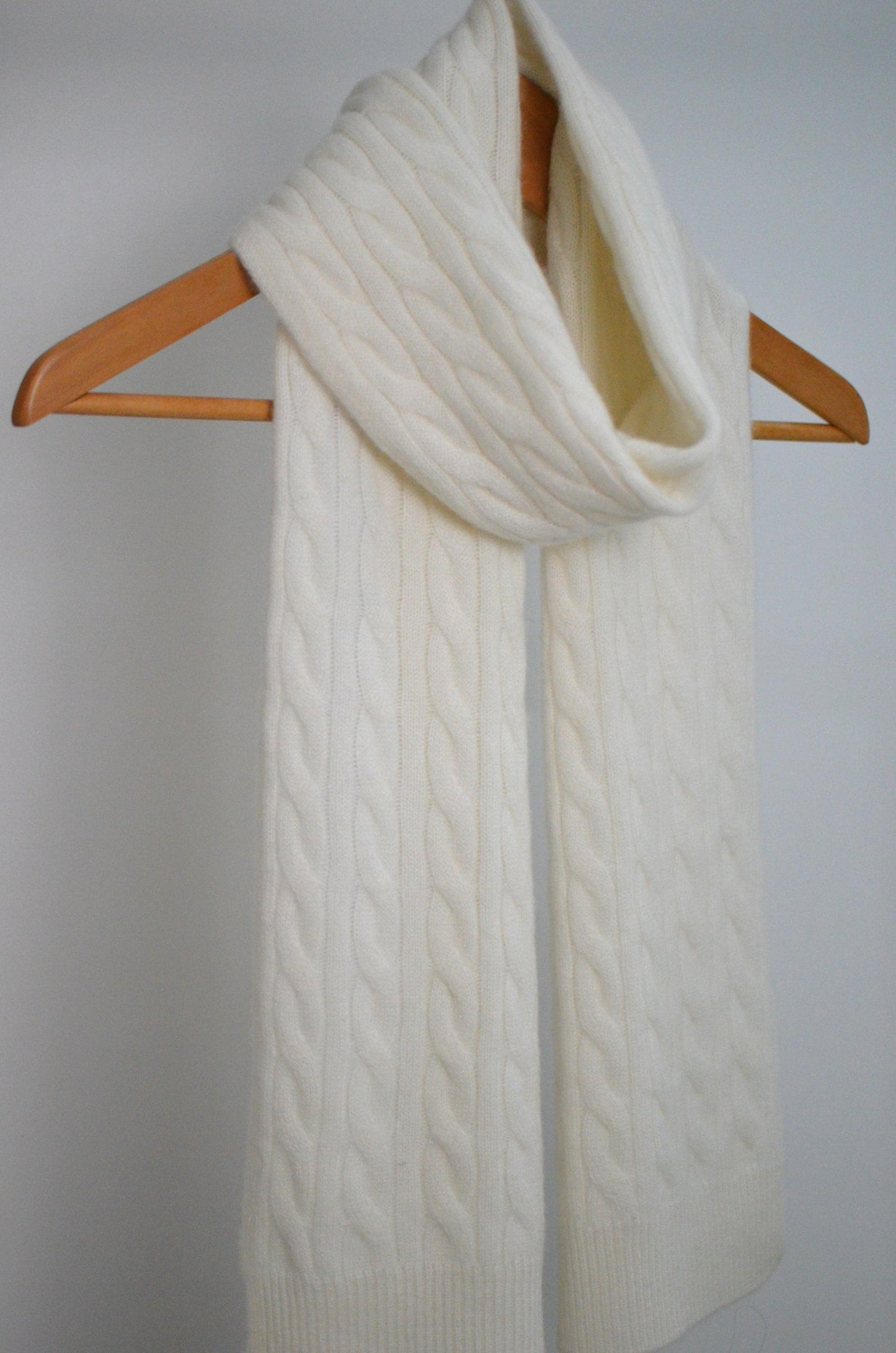 Christmas Gift Box – 100% Cashmere Socks & Cable Knit Scarf Set