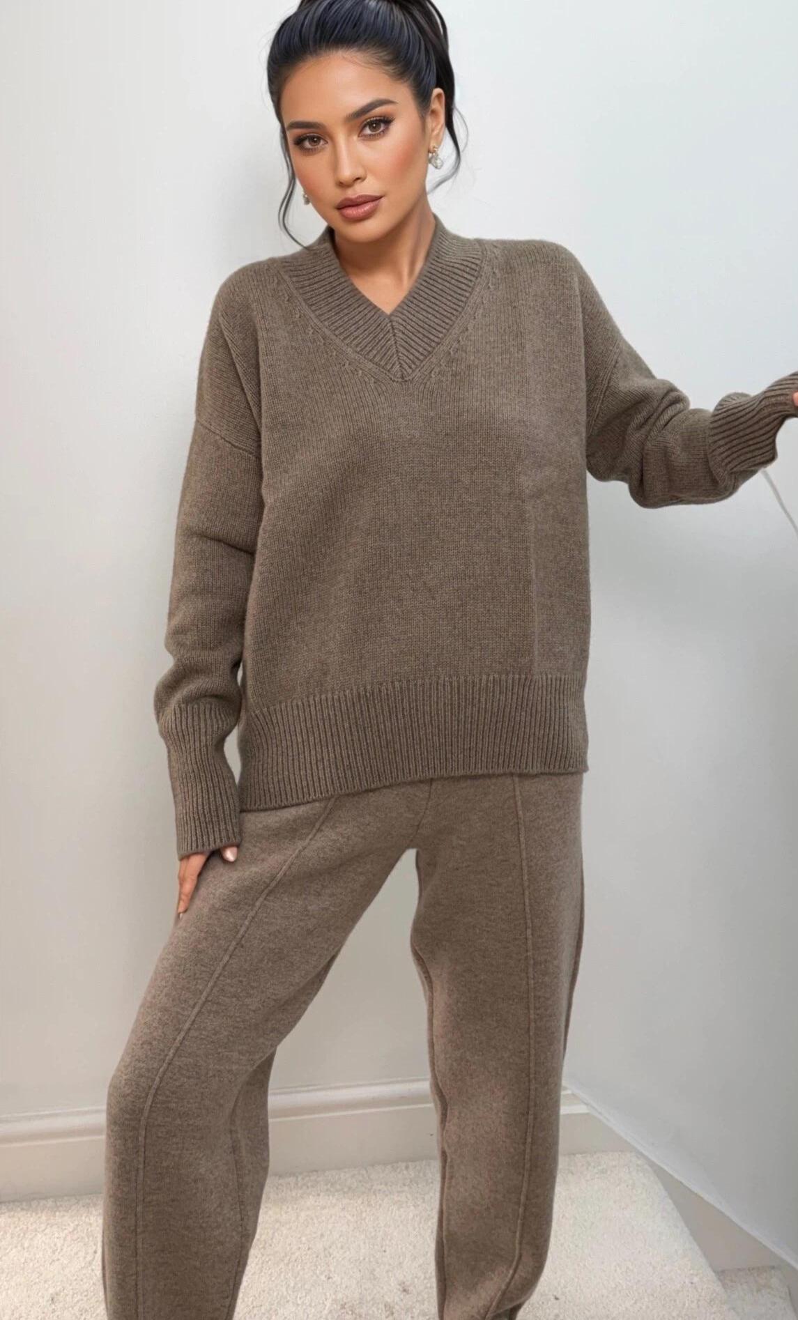 Rib‑knit V‑neck sweater in a cashmere + wool