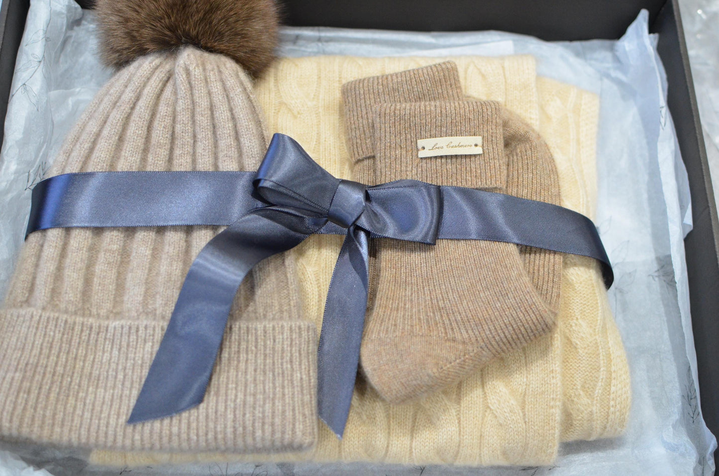 Christmas gift box Cashmere Gift Set: Scarf, Beanie, Socks