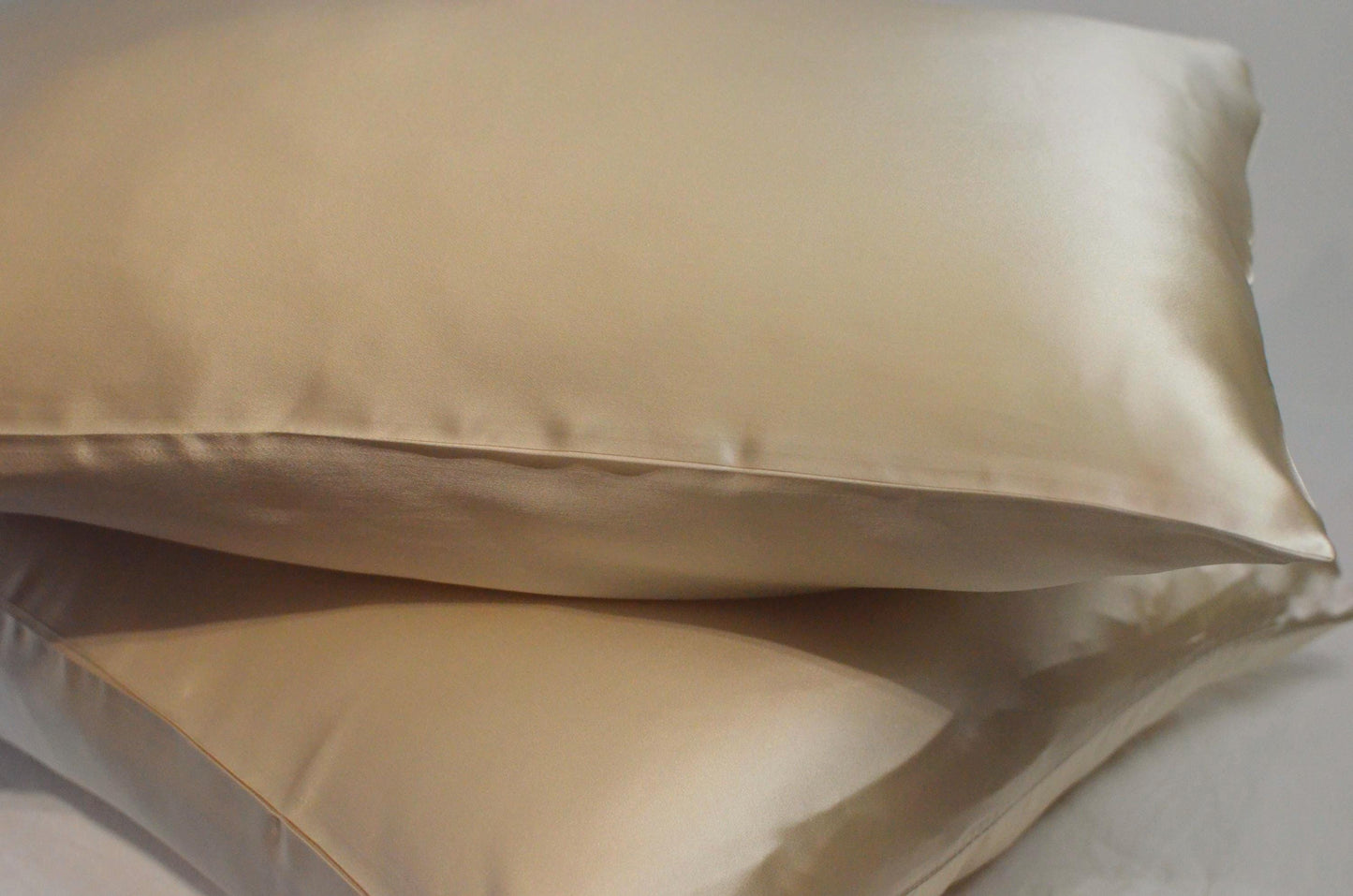 Gift box with Mulberry Silk Pillowcase with Eye Mask: 6A Grade 25momme silk