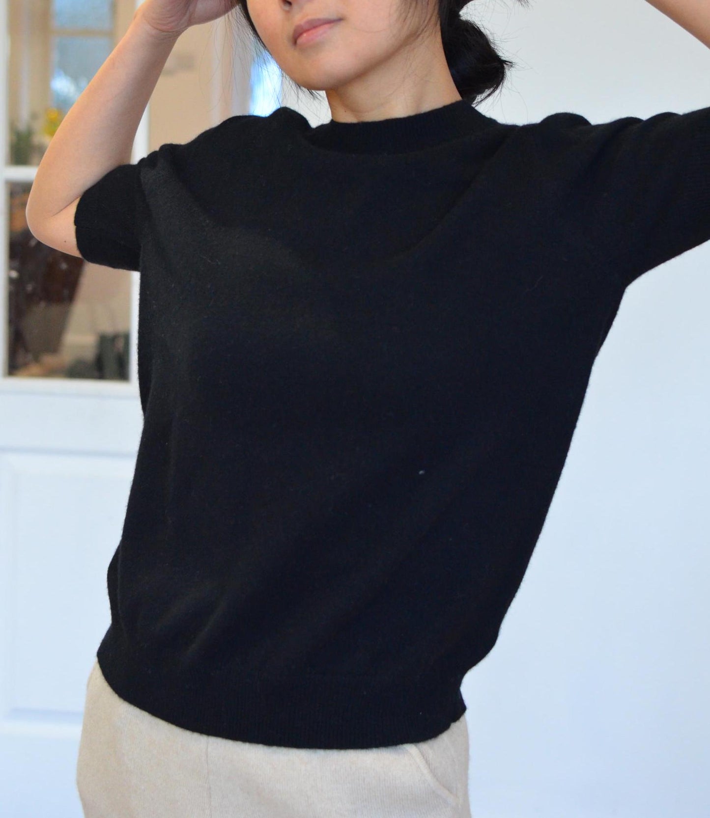100% Cashmere Short-Sleeve Sweater crew neck