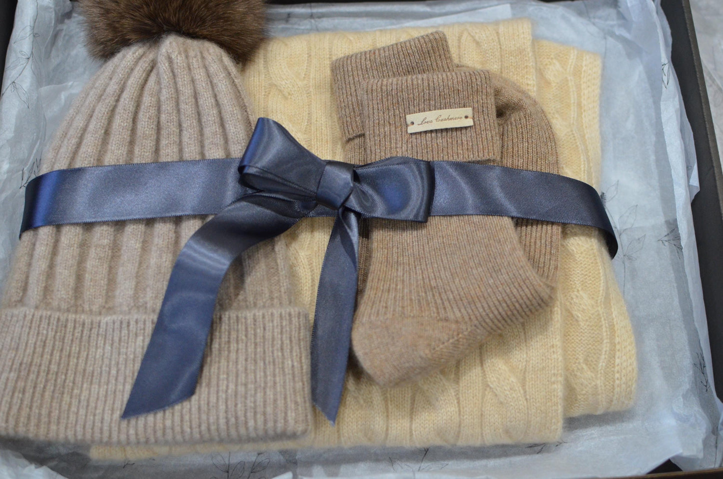 Christmas gift box Cashmere Gift Set: Scarf, Beanie, Socks
