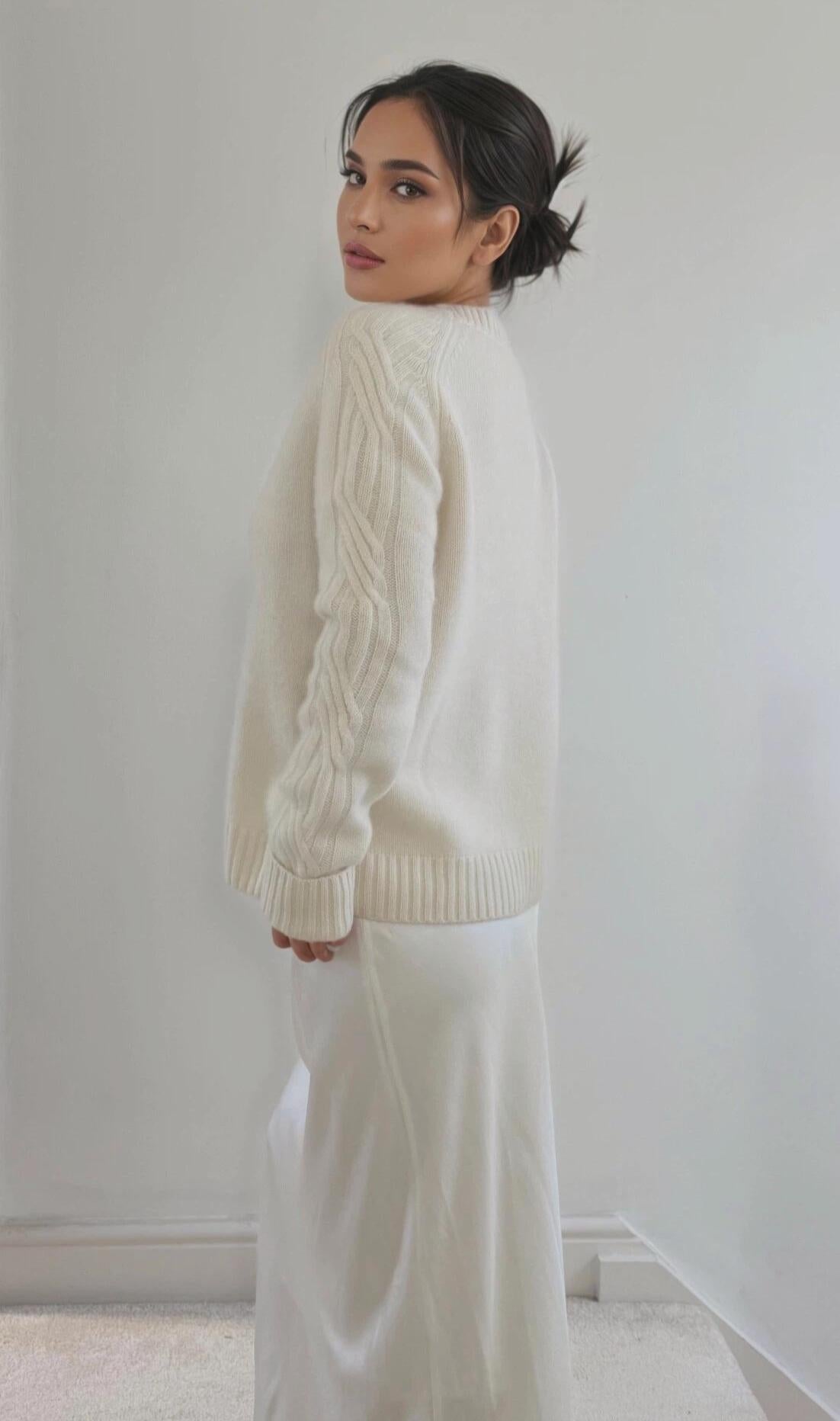 100% Pure Cashmere Crewneck Sweater – Ivory Timeless Elegance and Cozy Comfort