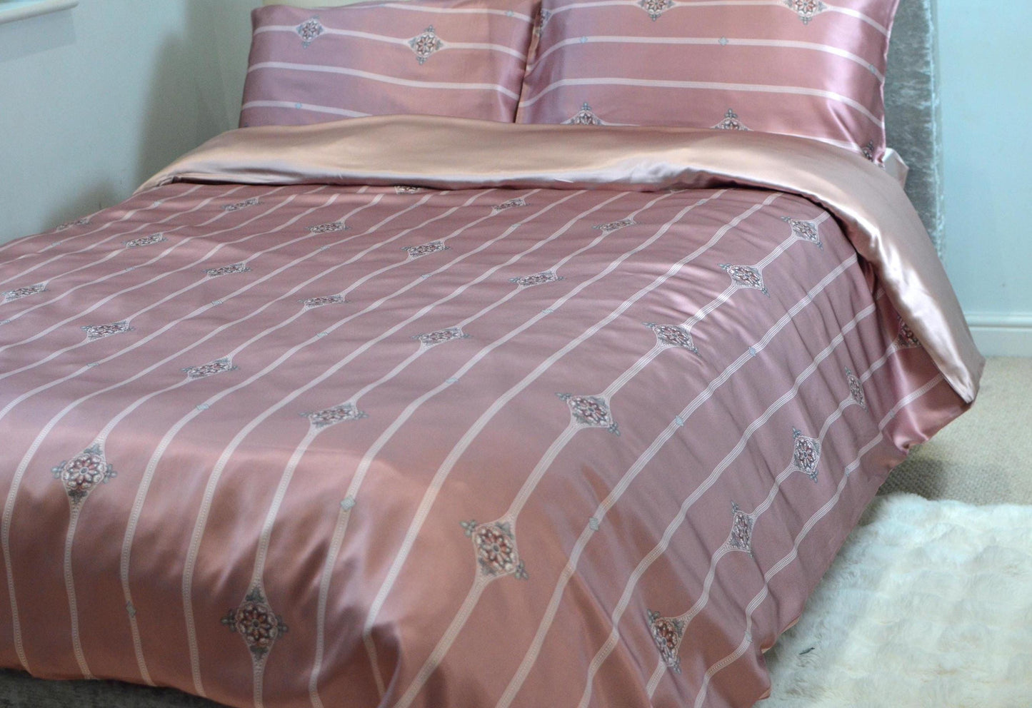 Floral Mulberry Silk Bedding Set: 25 Momme Duvet Cover & Pillowcases