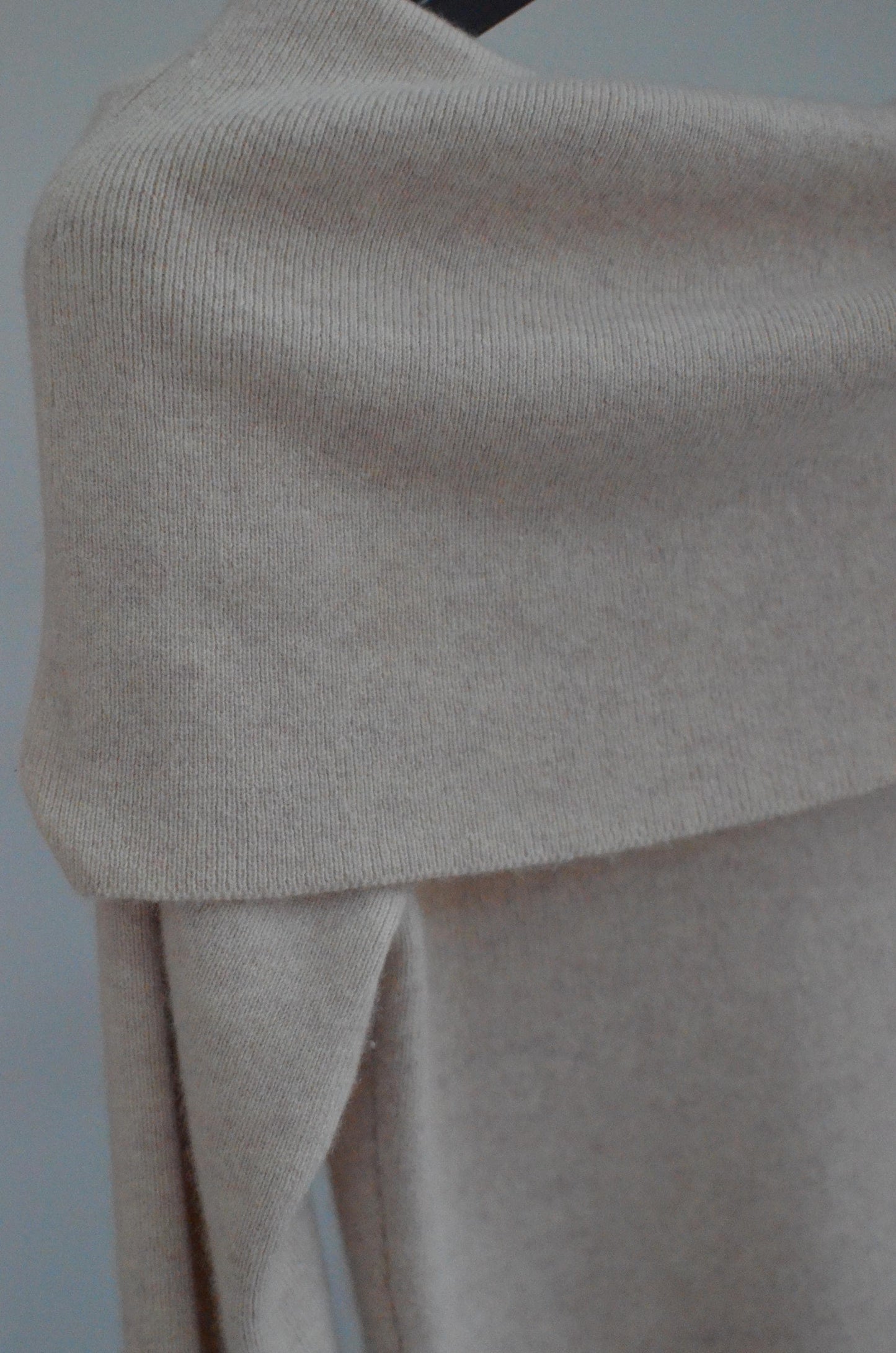 Luxurious Off-the-Shoulder Cashmere and Wool Blend Sweater – Timeless Elegance and Cozy Comfort