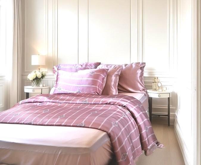 Floral Mulberry Silk Bedding Set: 25 Momme Duvet Cover & Pillowcases