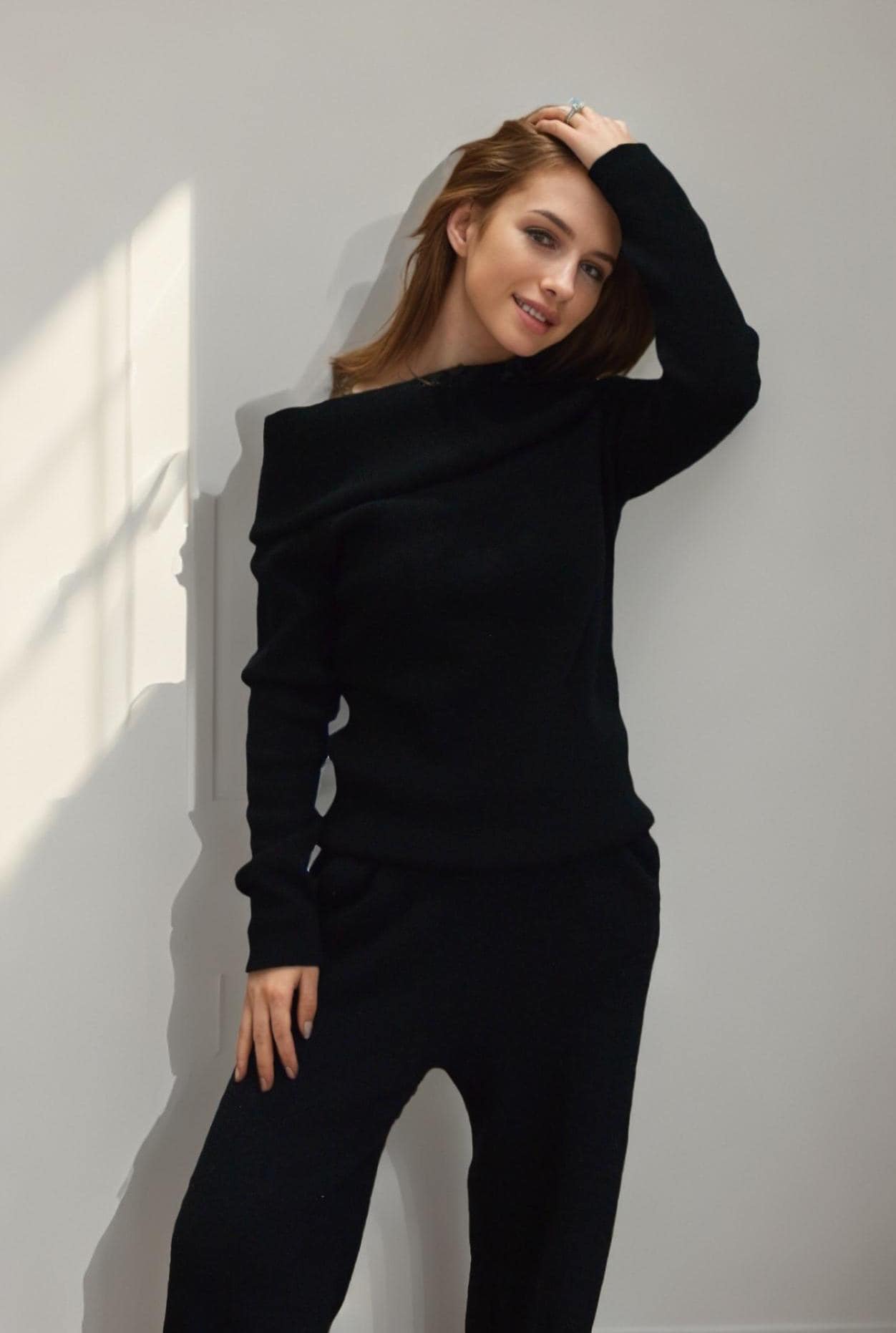Luxurious Off-the-Shoulder Cashmere and Wool Blend Sweater – Timeless Elegance and Cozy Comfort