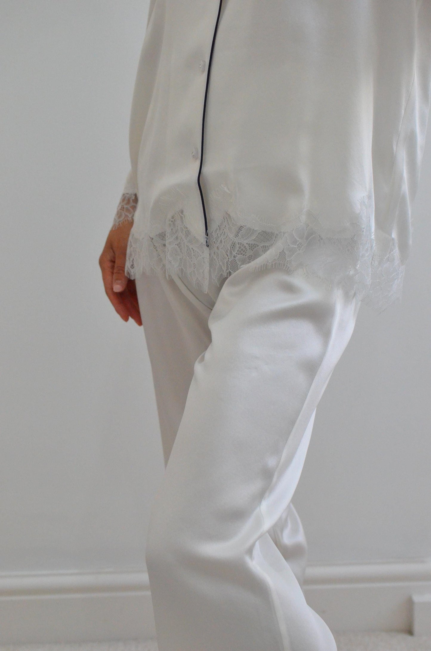 19 Momme Mulberry Silk Pajama Set: White Lace Trim Sleepwear 3/4 sleeves