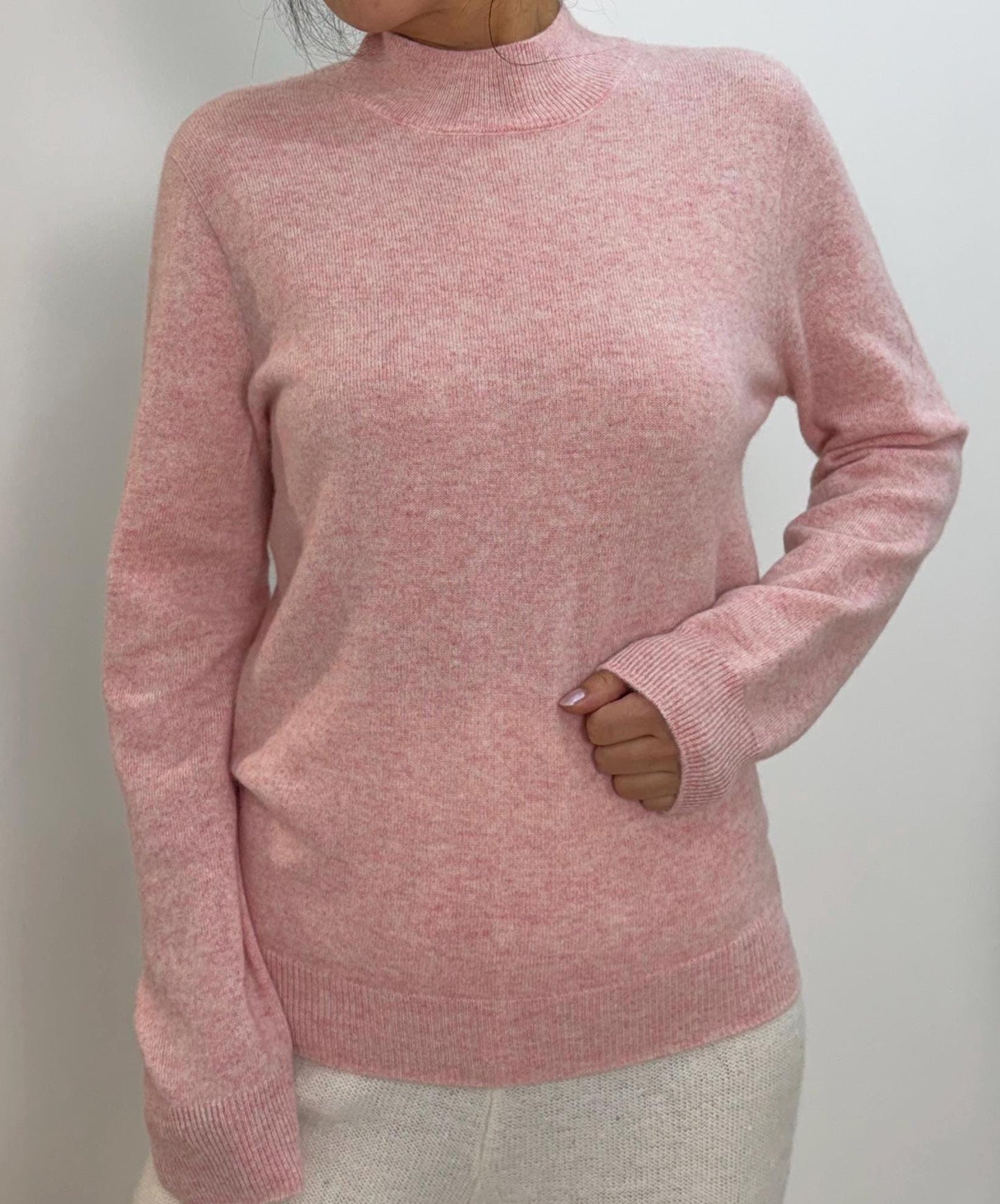Lightweight Cashmere & Wool Blend high Crewneck Sweater, Timeless Elegance and Cozy Comfort