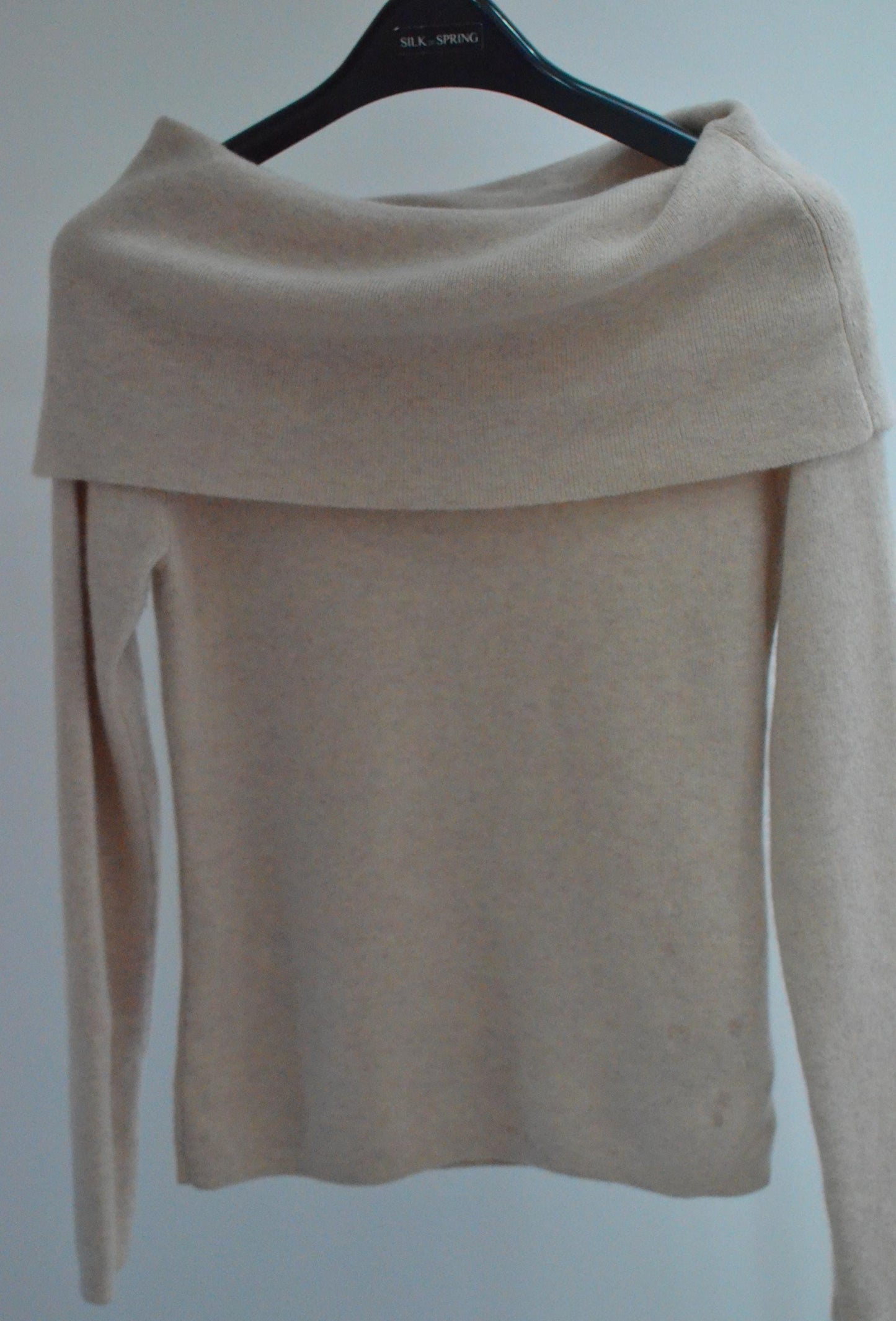 Luxurious Off-the-Shoulder Cashmere and Wool Blend Sweater – Timeless Elegance and Cozy Comfort