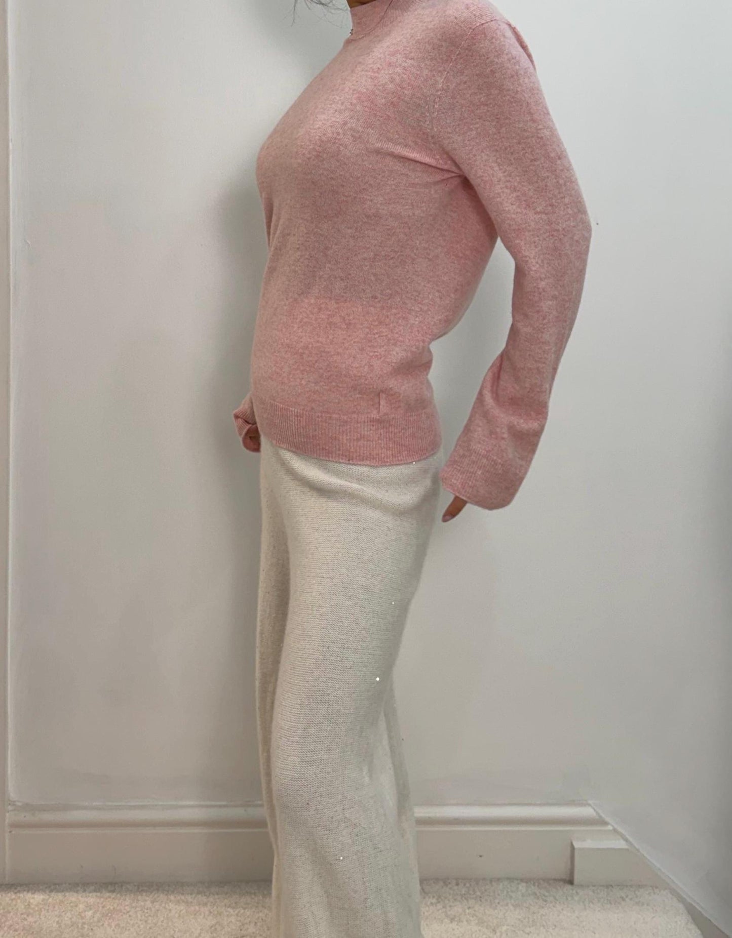 Lightweight Cashmere & Wool Blend high Crewneck Sweater, Timeless Elegance and Cozy Comfort