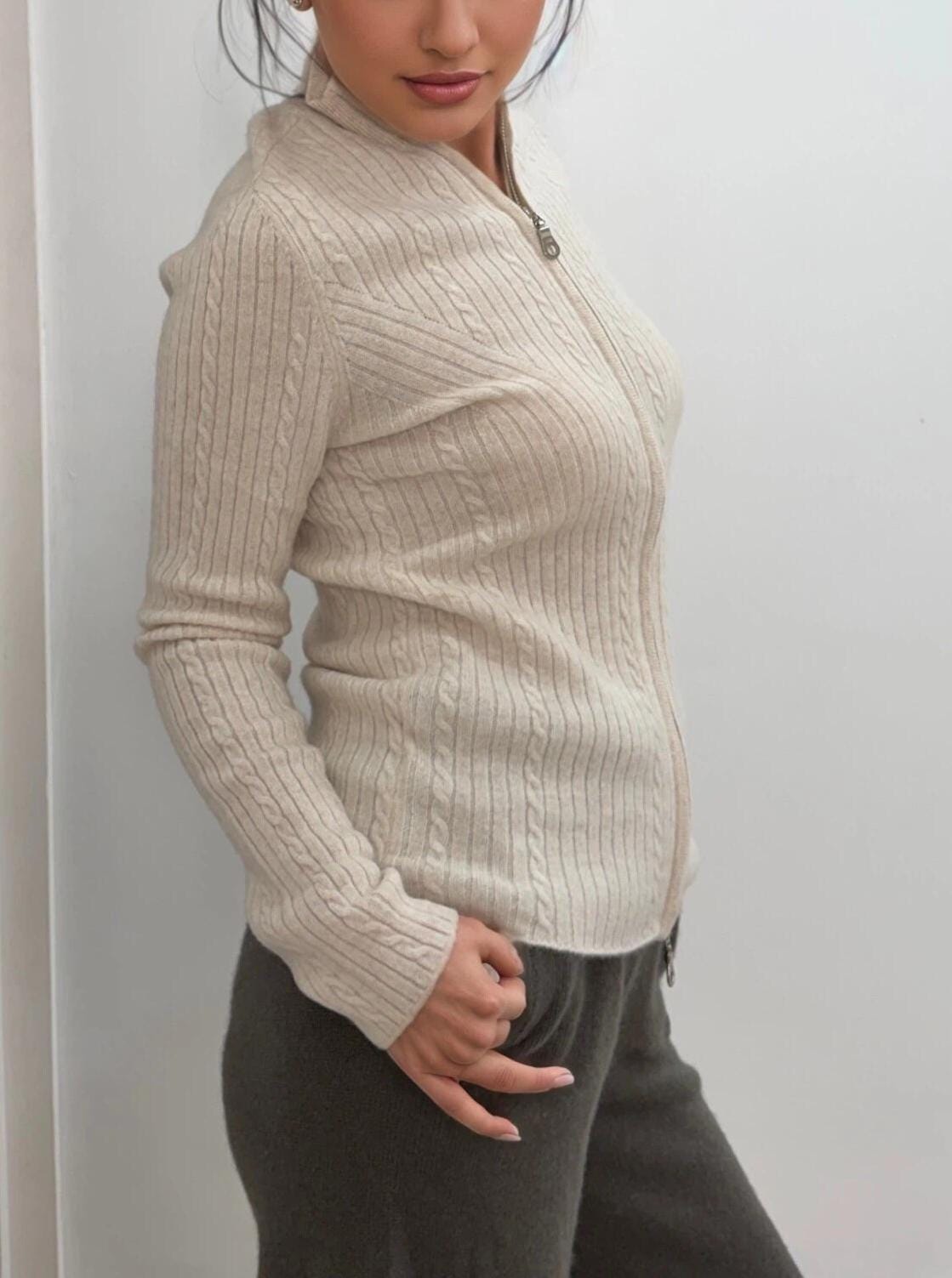 Women’s Pure Cashmere Cable Knit Zip Sweater – slim fit
