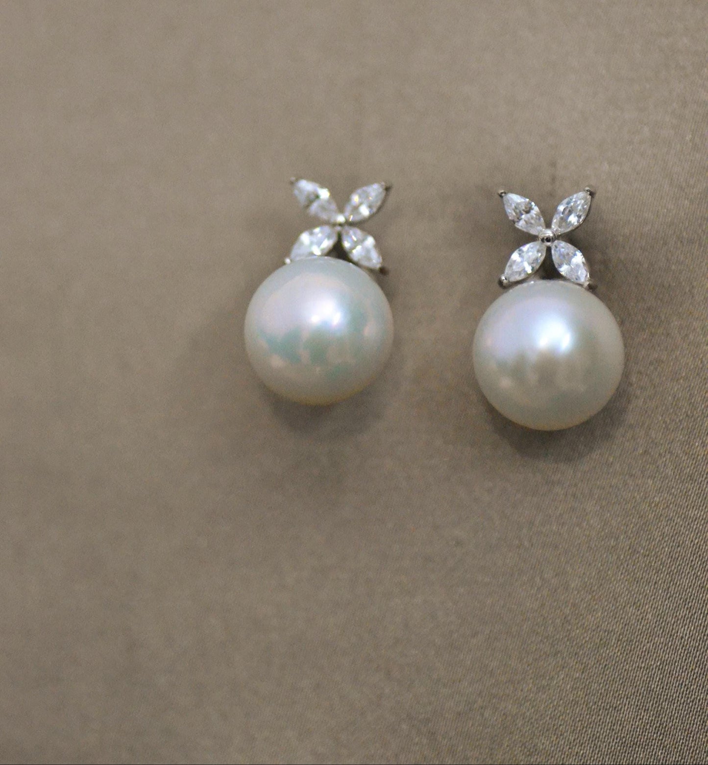 Four leave sharp Floral CZ & Freshwater Pearl Earrings