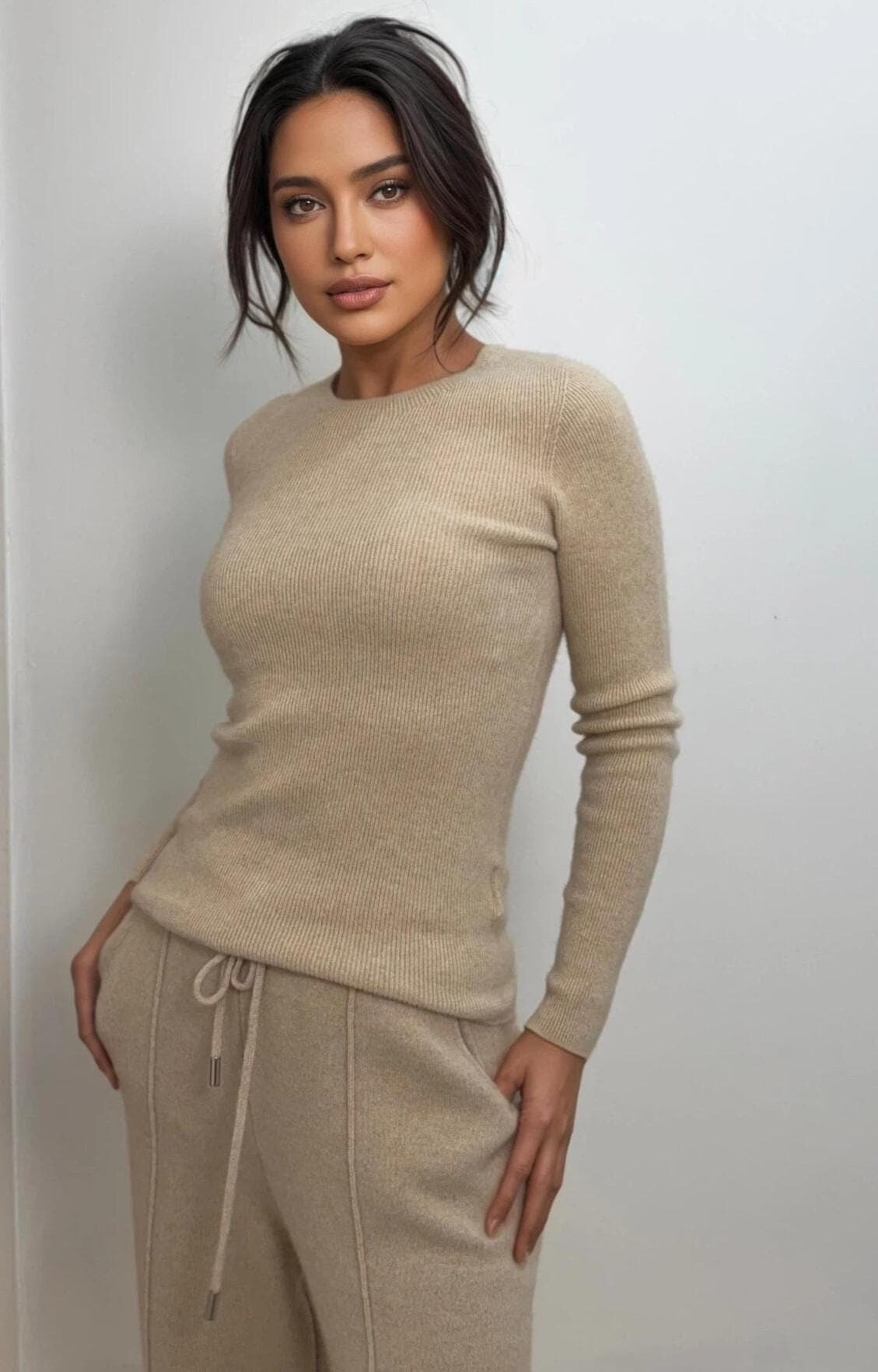 100% Cashmere Slim-Fit Layering Sweater crewneck