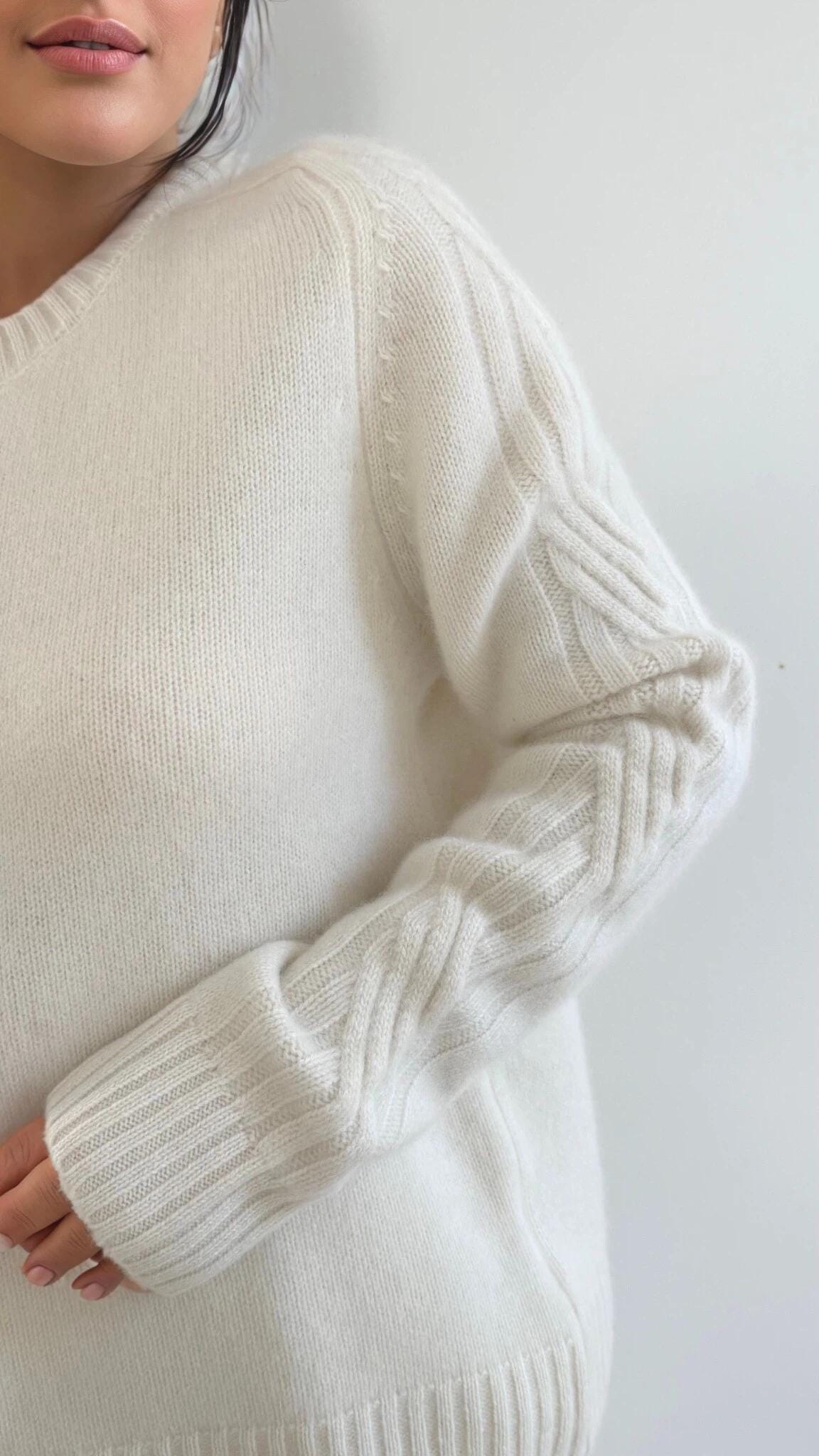 100% Pure Cashmere Crewneck Sweater – Ivory Timeless Elegance and Cozy Comfort