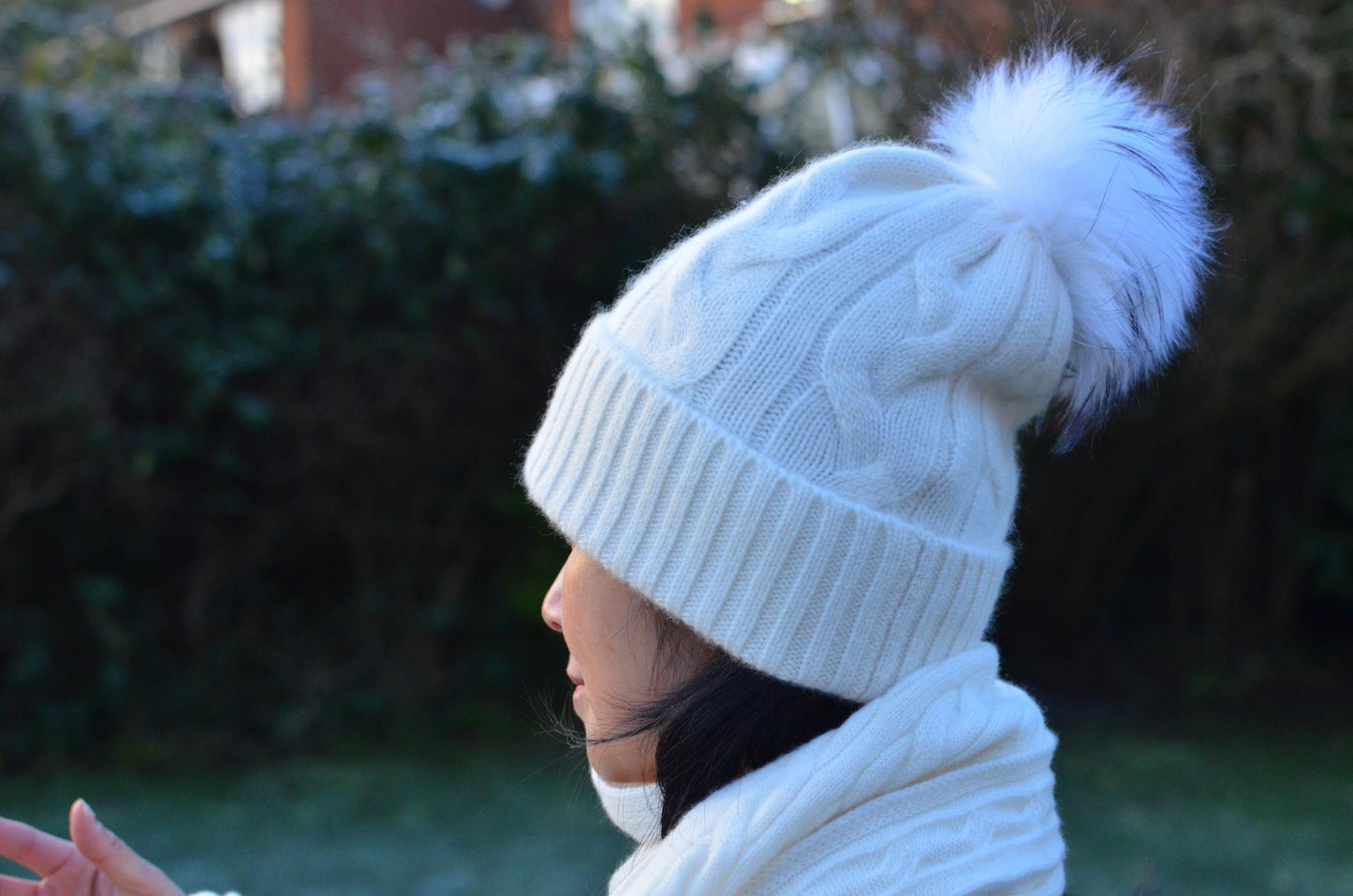 100% Cashmere cable knit Beanies with Faux Fur Pom-Poms white with gift box