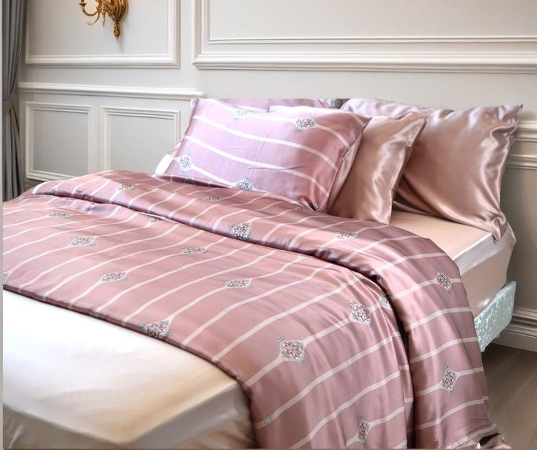 Floral Mulberry Silk Bedding Set: 25 Momme Duvet Cover & Pillowcases