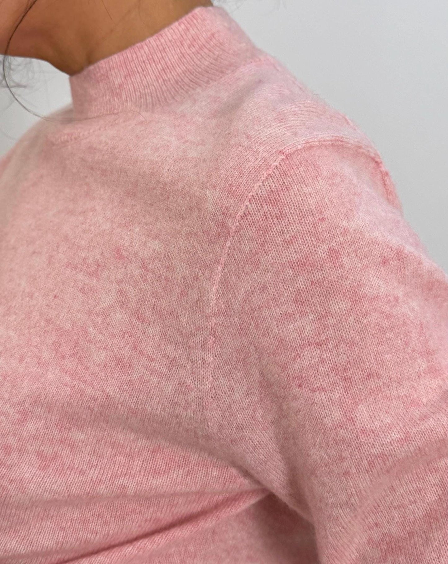 Lightweight Cashmere & Wool Blend high Crewneck Sweater, Timeless Elegance and Cozy Comfort