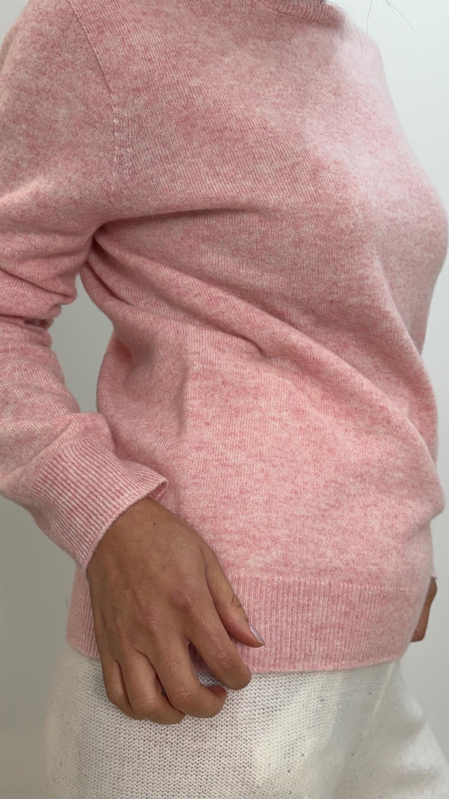 Lightweight Cashmere & Wool Blend high Crewneck Sweater, Timeless Elegance and Cozy Comfort