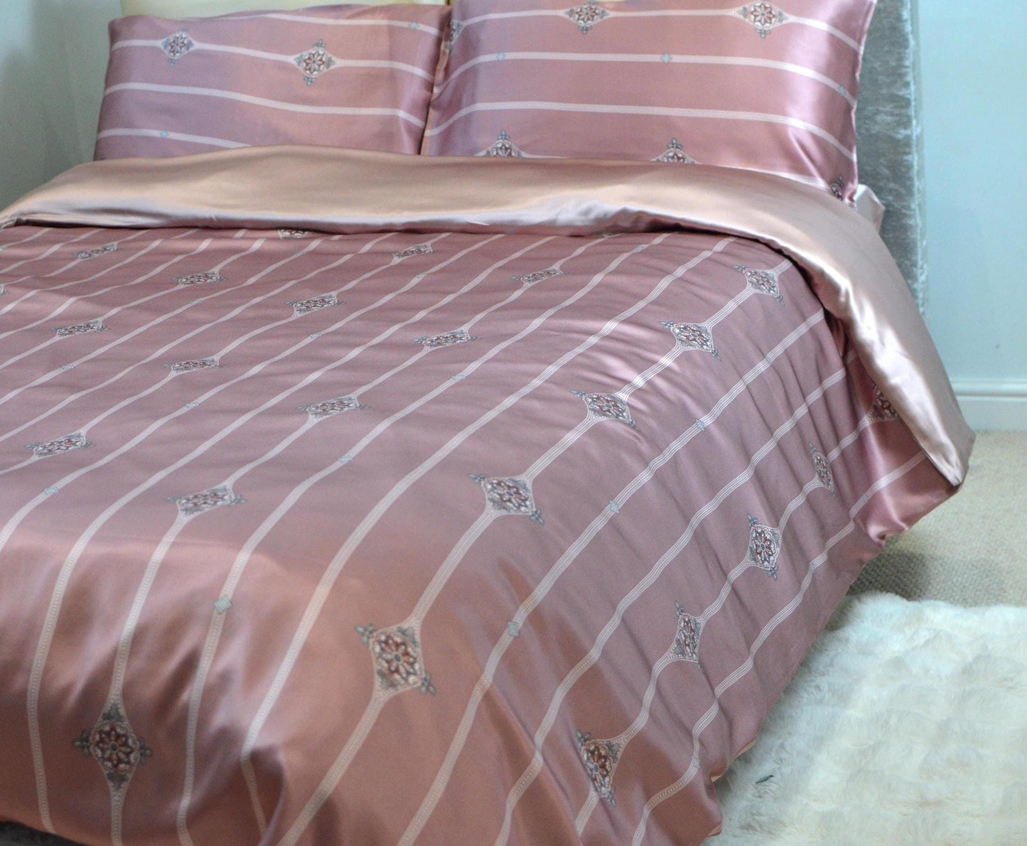 Floral Mulberry Silk Bedding Set: 25 Momme Duvet Cover & Pillowcases