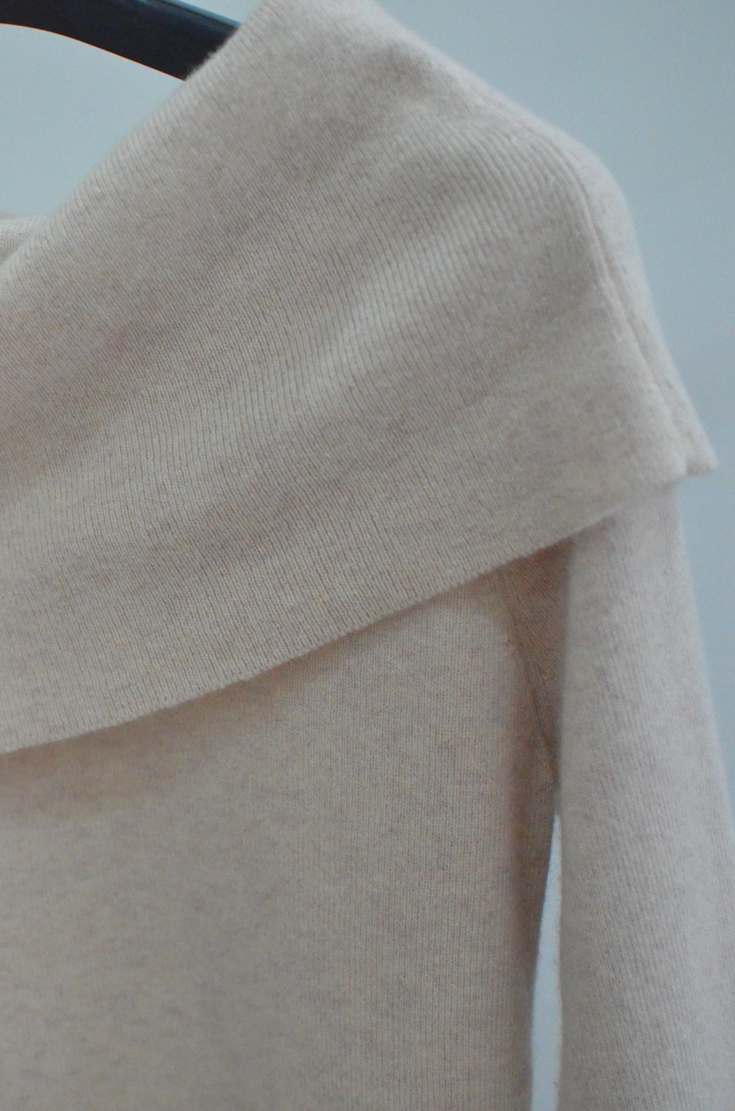 Luxurious Off-the-Shoulder Cashmere and Wool Blend Sweater – Timeless Elegance and Cozy Comfort