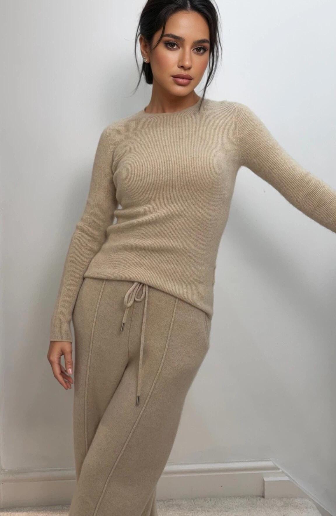 100% Cashmere Slim-Fit Layering Sweater crewneck
