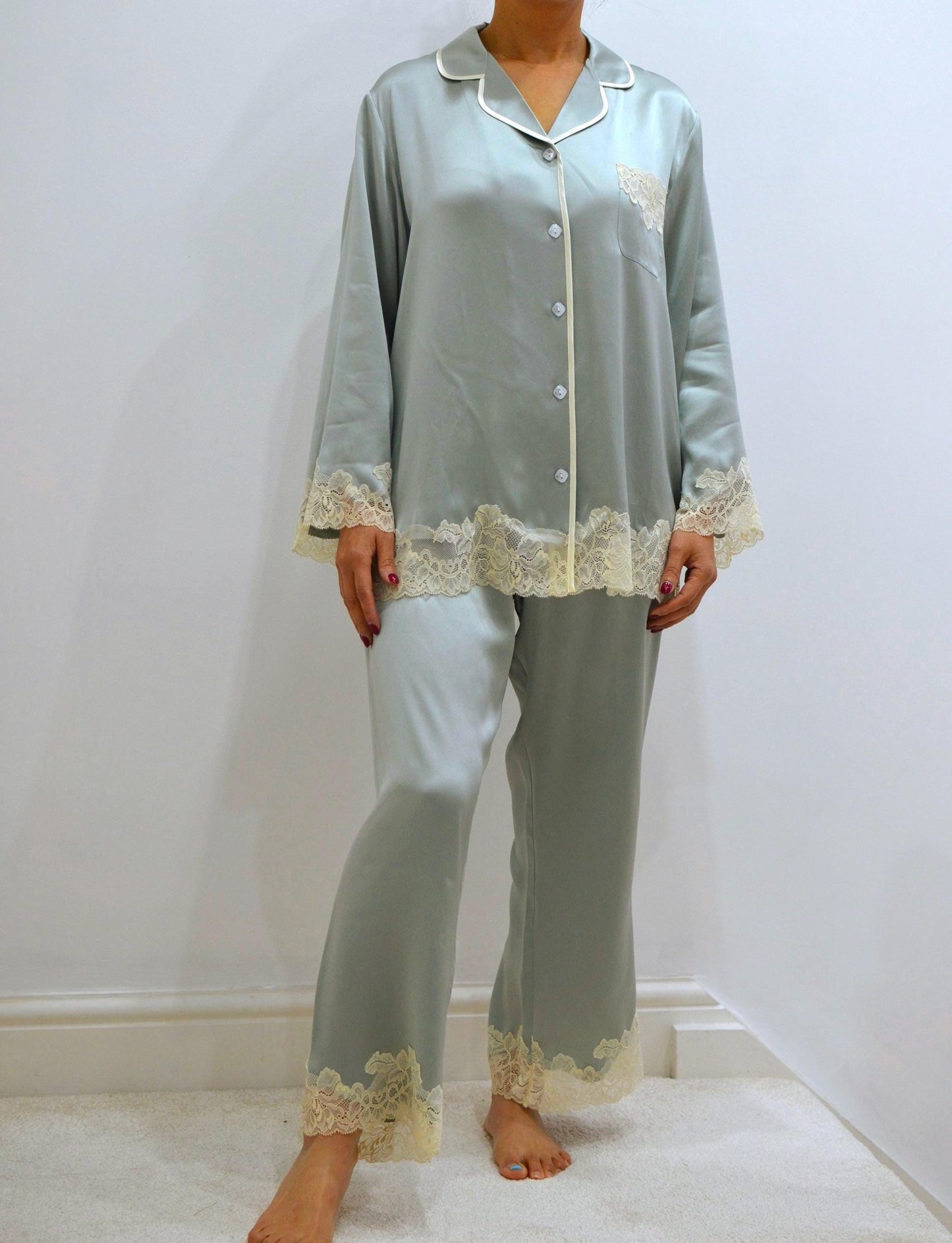 Mulberry Silk Pajama Set with Lace: 6A Grade Silk, Three-Quarter Sleeves