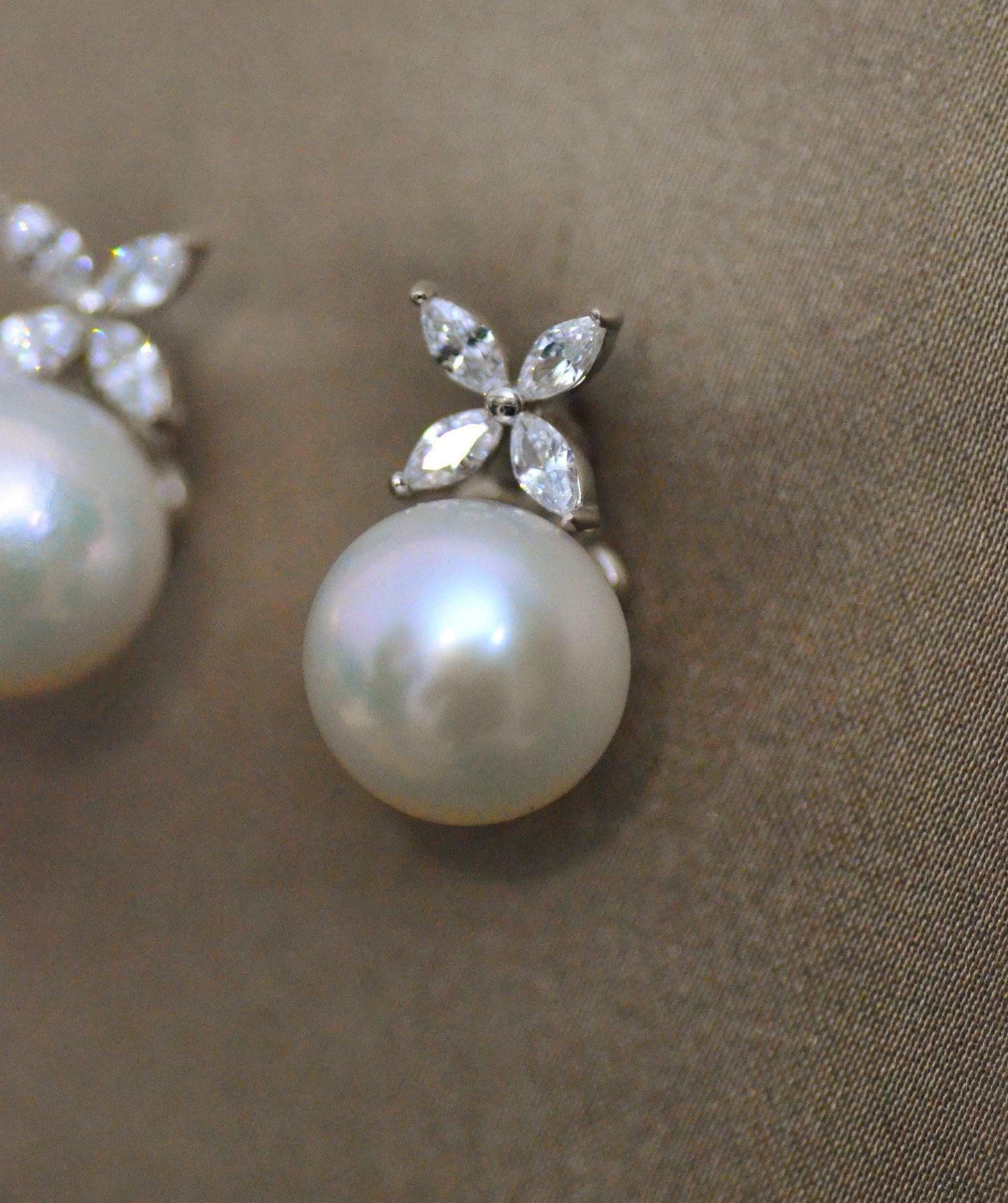 Four leave sharp Floral CZ & Freshwater Pearl Earrings