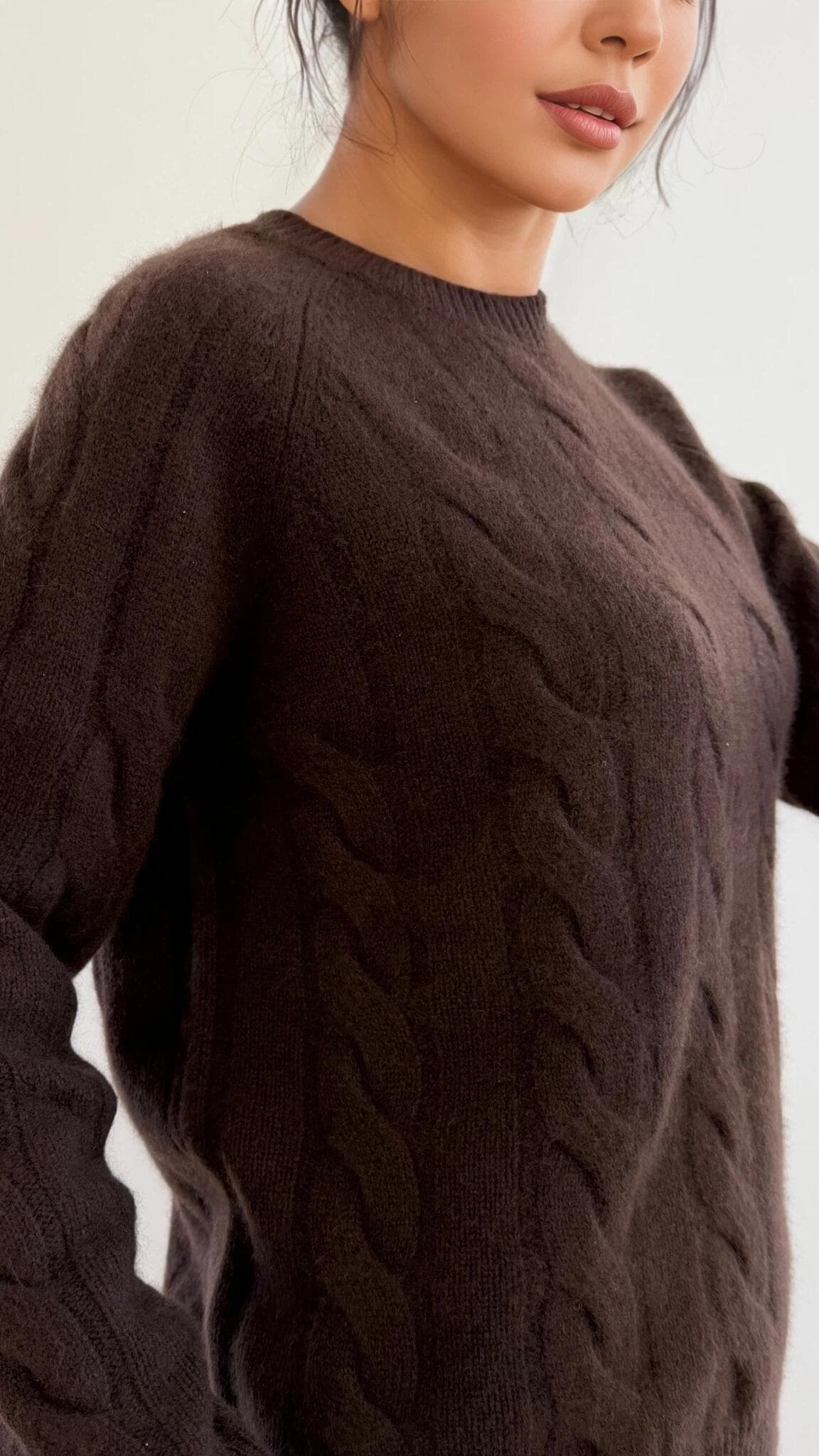 100% Pure Cashmere Cable-Knit Sweater – Dark brown/ Timeless Elegance and Cozy Comfort